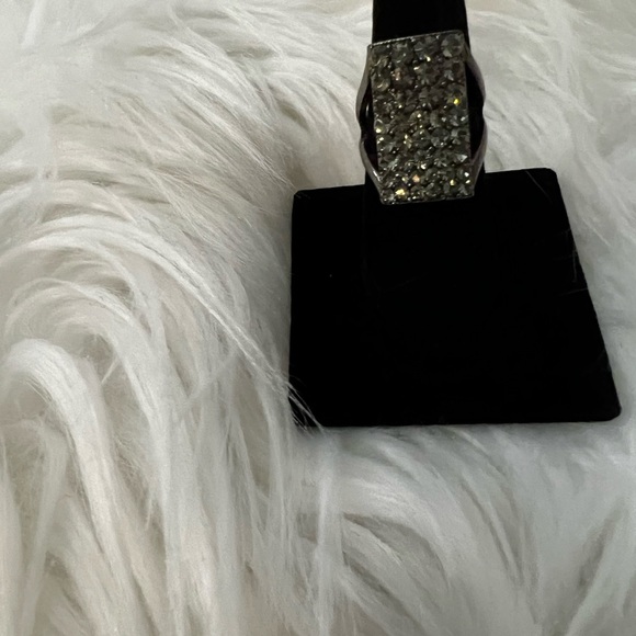 Beautiful ring - Picture 2 of 3